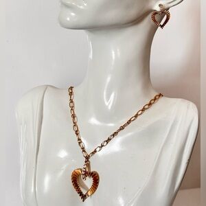 Set of gold tone hearts shape necklace and earrings whit rhinestones